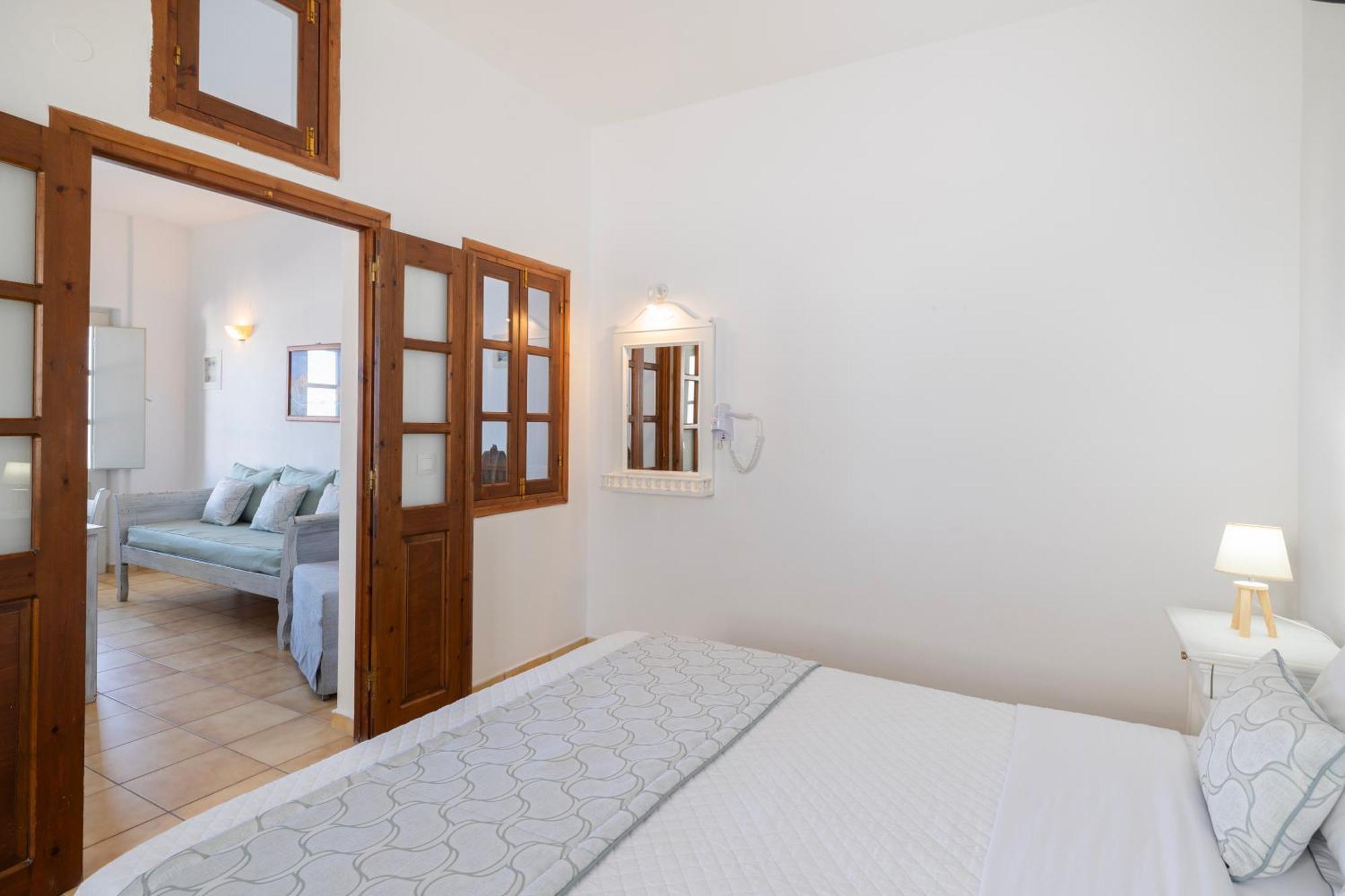 Vrachia Studios & Apartments Oia  Exterior photo