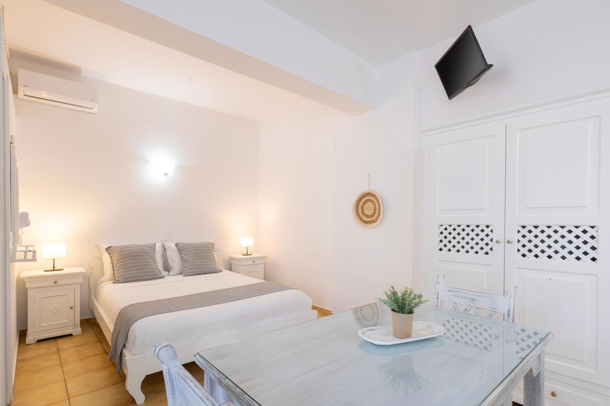 Vrachia Studios & Apartments Oia  Exterior photo